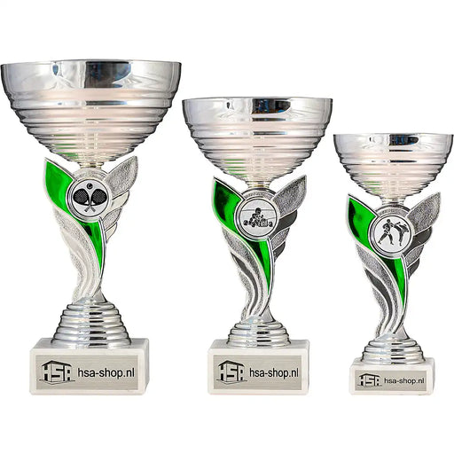Beker Celine voorbeeld maat 2, 4 en 6 op een rijtje met standaard logo's van Padel, karten en Karate.