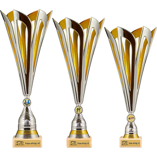 Beker Lorena complete serie van 3 op een rijtje. Opengewerkt kunststof cup, zilver aan de buitenzijde, goudkleurig aan de binnenzijde.