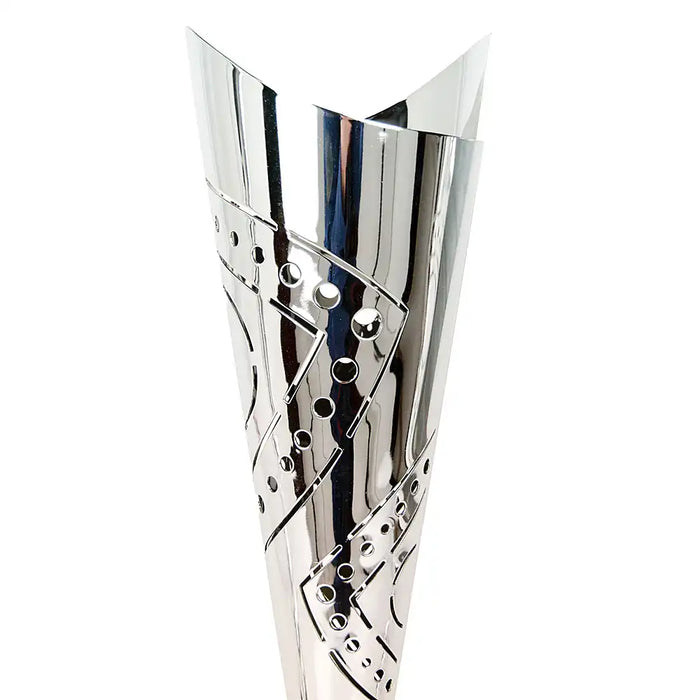 Beker Juno close-up van de opengewerkte cup