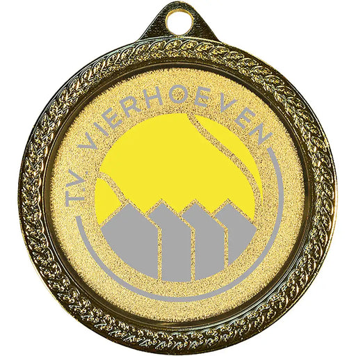 Medaille Levi goudkleurig met voorbeeld logo van Tennisvereniging Vierhoeve.
