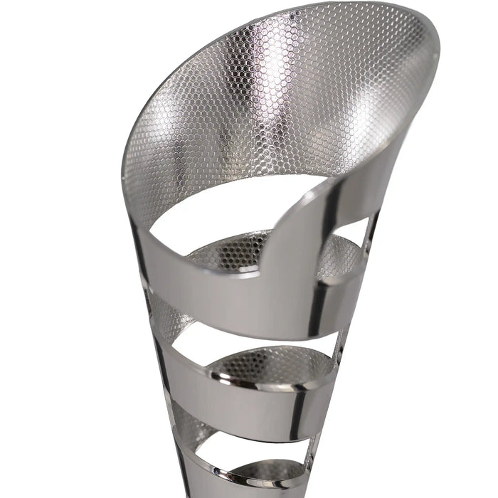 Detail opengewerkte beker Linnya zilver kunststof.