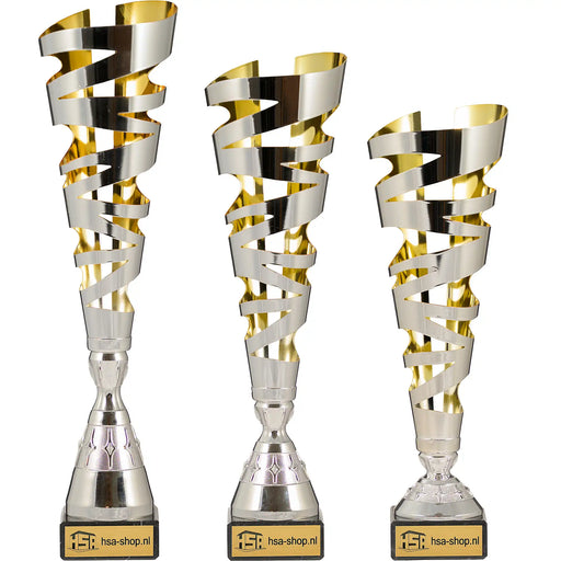 Trofee Marvins zilver goud 43, 39 en 35,5 cm naast elkaar met zwart marmeren voet.