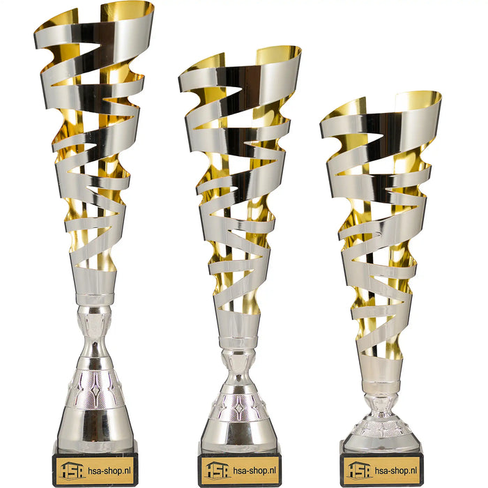 Trofee Marvins zilver goud 43, 39 en 35,5 cm naast elkaar met zwart marmeren voet.