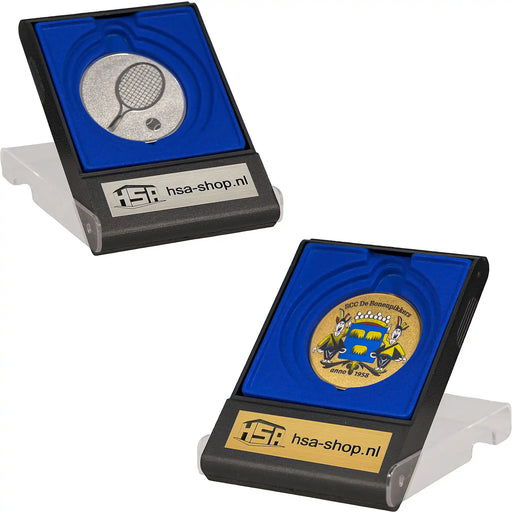 beidde etuis naast elkaar