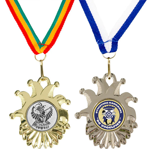 Medaille carnaval Velika, goud of zilverkleurig naast  elkaar.