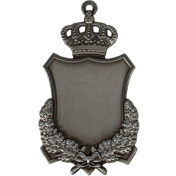 Medaille Lyna Antiek Zilver. Opengewerkte kroon aan de bovenzijde. Een schildvorm in het midden voor de te graveren tekst met aan de onderzijde een lauwerkrans.