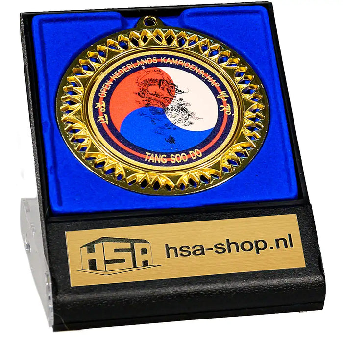 Medaille in etui zonne goudkleurig met Tang Soo Do logo.