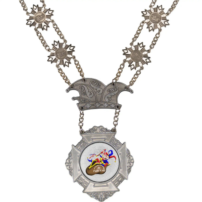 Close-up van prinsenketting Mallor
met logo  van de Platte Knip.