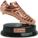 Trofee Bronzen voetbalschoen op zwart ovalen voet. 