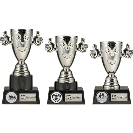 Trofee Happy zilverkleurig alle drie de maten op een rijtje.