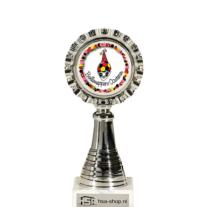 Trofee Lyam 16 cm met voorbeeld logo carnavalsvereniging de ollemeppers uit Casteren.