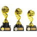 Serie van drie goudkleurige tennis trofeeën op zwarte voet voorzien van voorbeelden eigen logo.