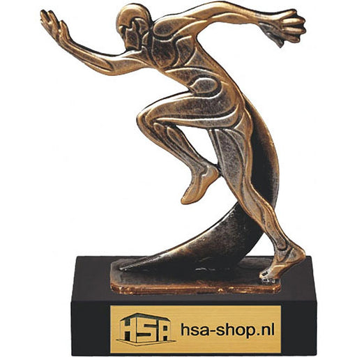 Trofee hardloper, metalen figuur in antiek goud afgewerkt. Op zwart houten voet.