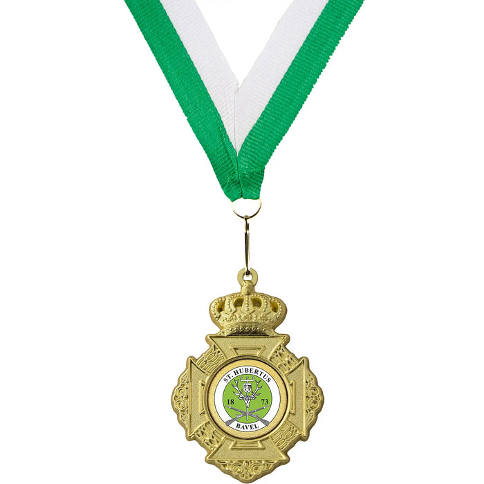 Gouden medaille met kroon 66 x 45 mm inclusief eigen logo van St. Hubertus Bavel en halslint groen-wit