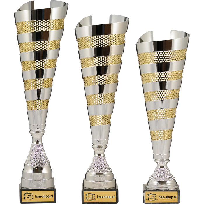 Sporttrofee Maury zilver goud met marmeren voet, alle drie de maten op een rij.